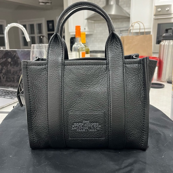 Marc Jacobs Black Leather ‘The Mini Traveler’ Tote Bag - Picture 9 of 9